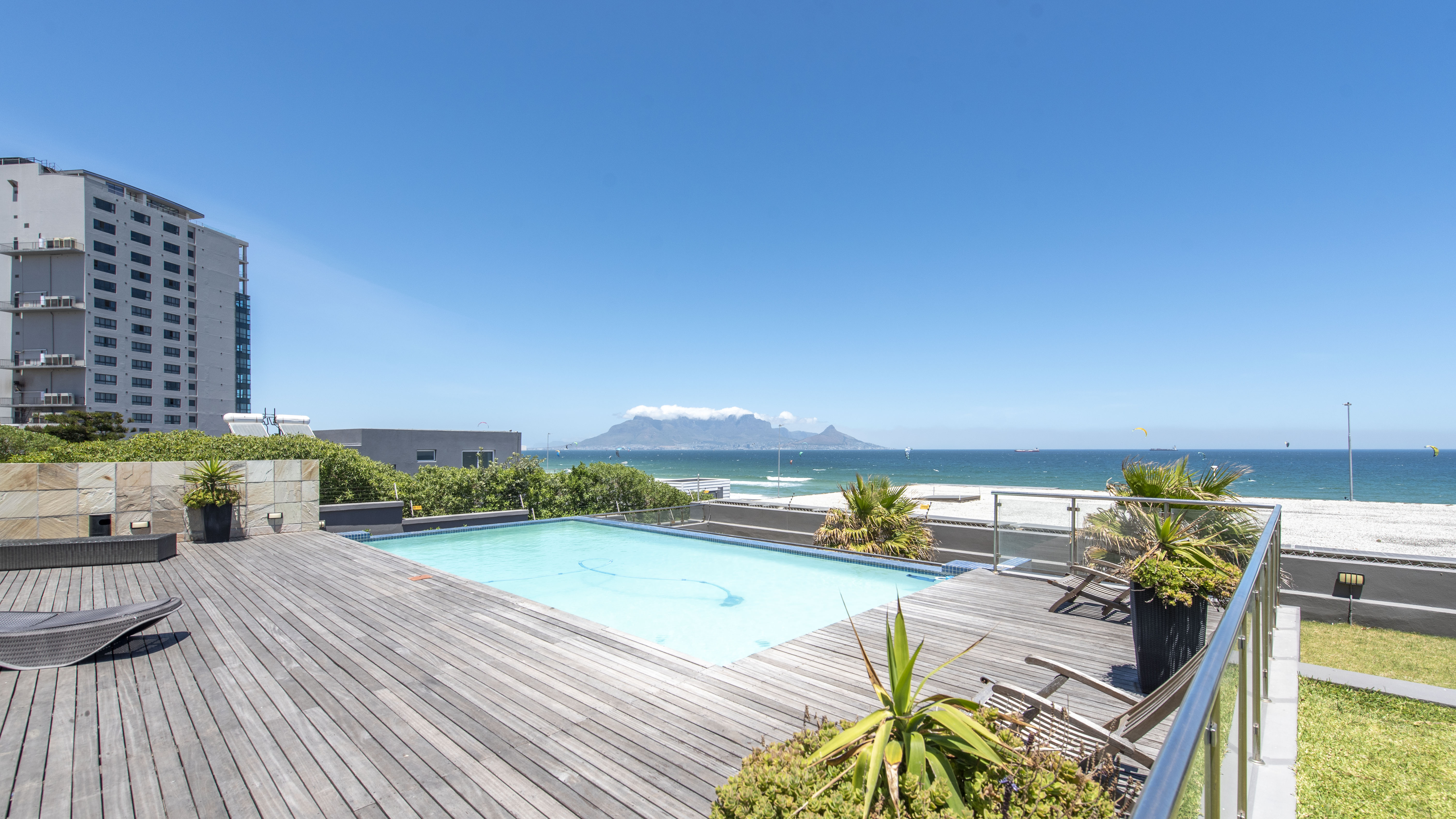 1 Bedroom Property for Sale in Bloubergstrand Western Cape